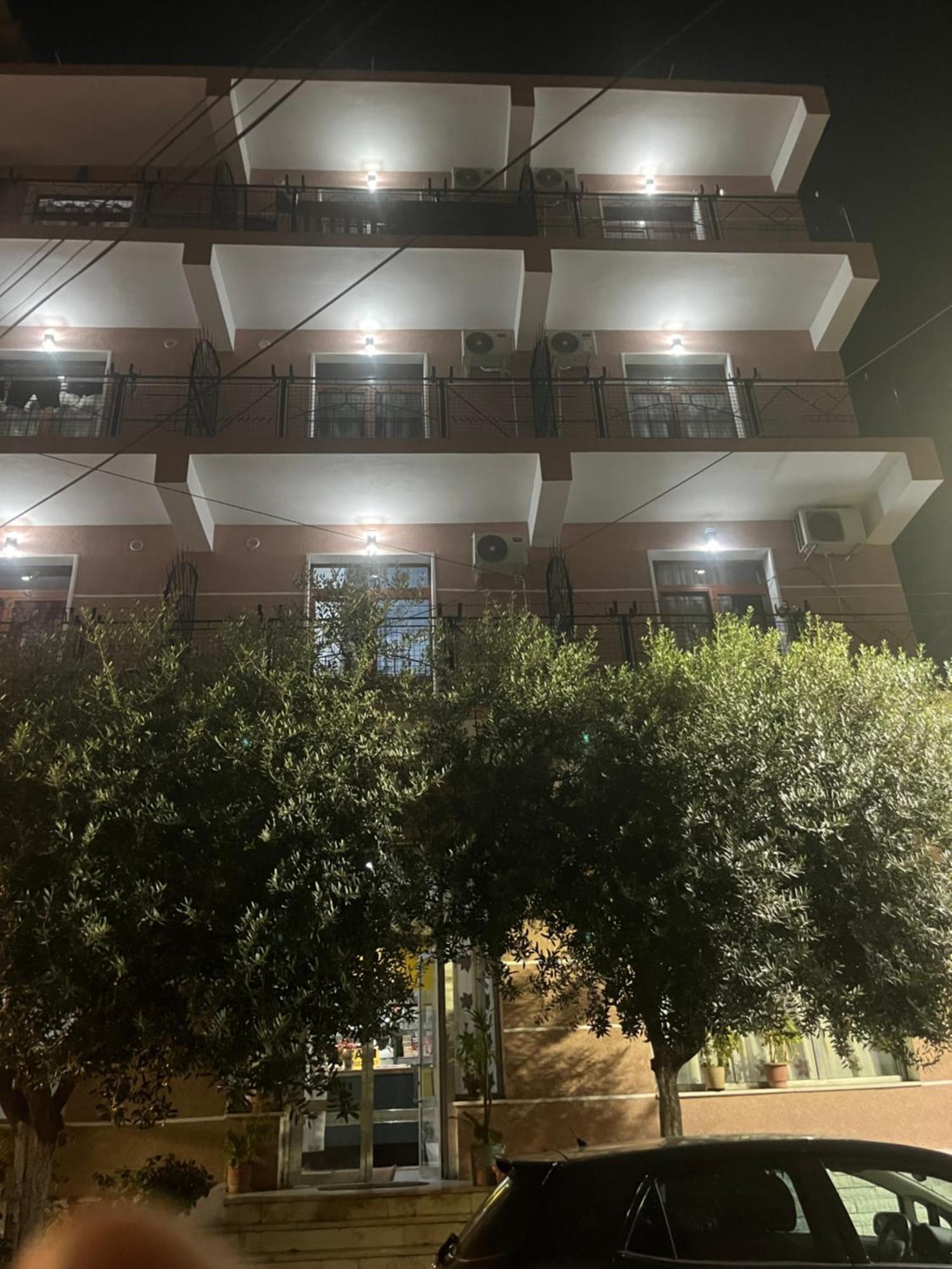 Hotel Luli City Center ドゥラス エクステリア 写真
