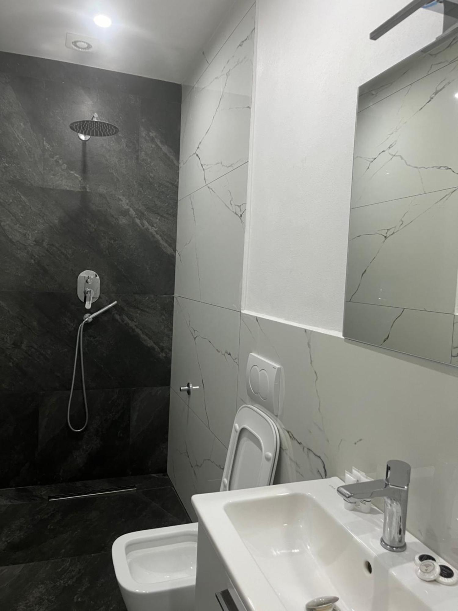 Hotel Luli City Center ドゥラス エクステリア 写真